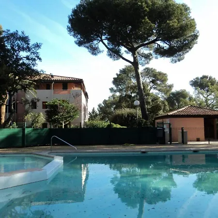 2 Pieces Avec Terrasse, Piscine, Parking Prive Et Proche A Saint-aygulf - Fr-1-226a-87