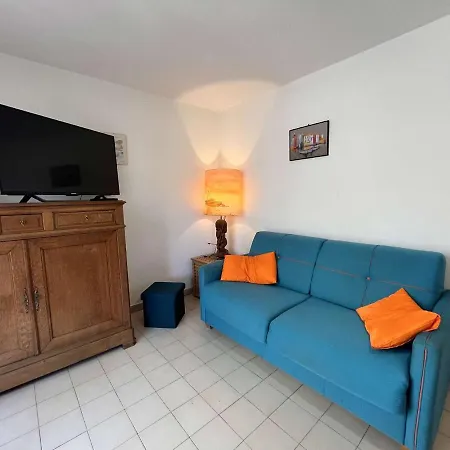 Apartment 2 Pieces Avec Terrasse, Piscine, Parking Prive Et Proche A Saint-aygulf - Fr-1-226a-87