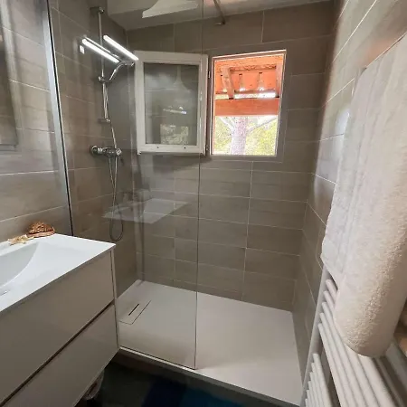 Apartment 2 Pieces Avec Terrasse, Piscine, Parking Prive Et Proche A Saint-aygulf - Fr-1-226a-87